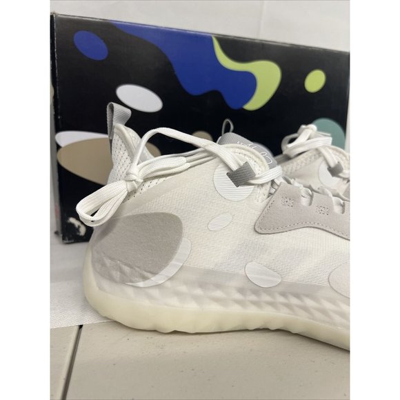 Athletic_Shoes